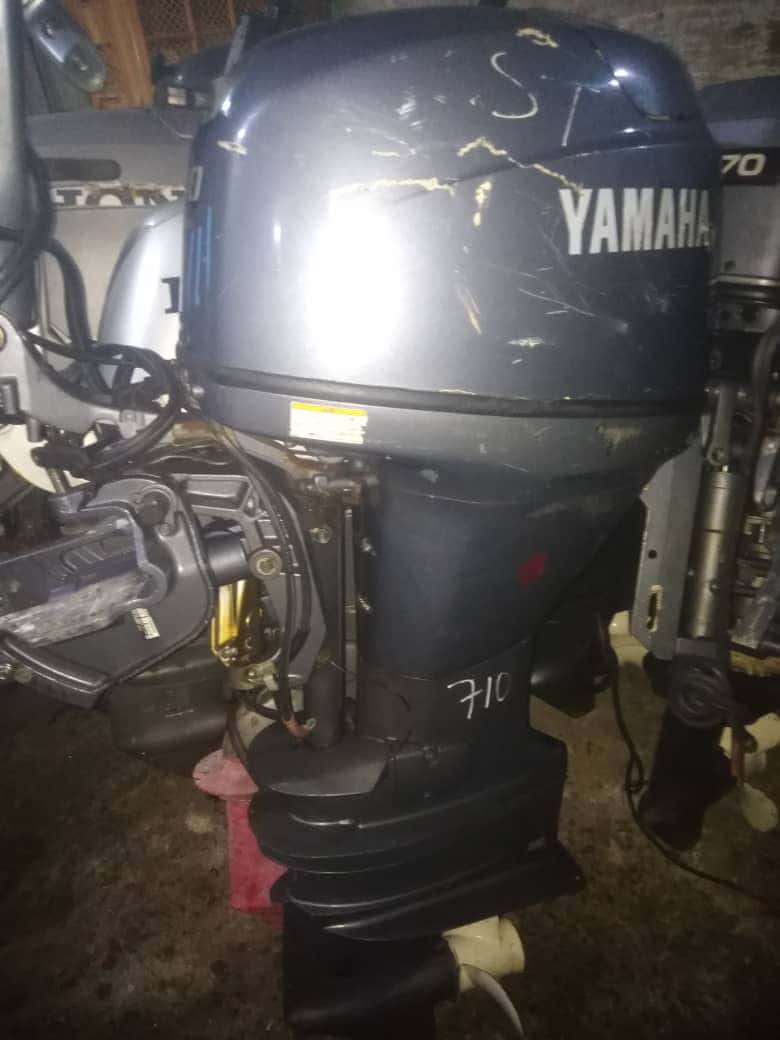 2 Stroke 40hp Yamaha 3plugs outboard engine.