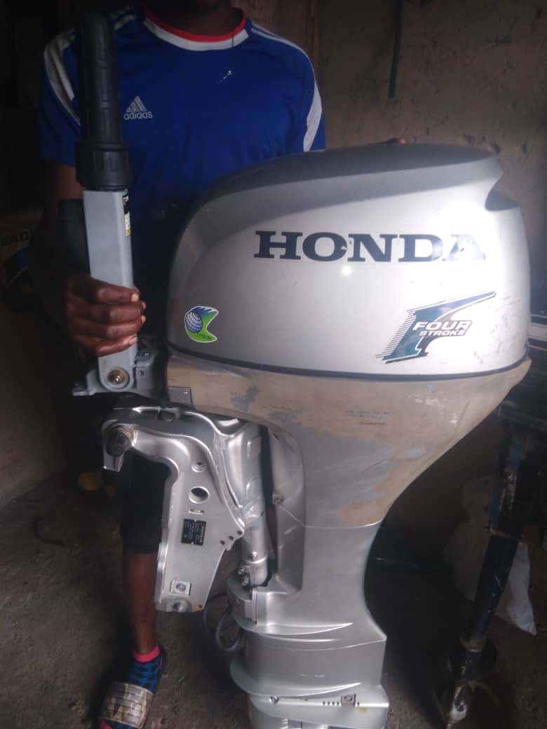 4 Stroke 20hp Honda outboard engine